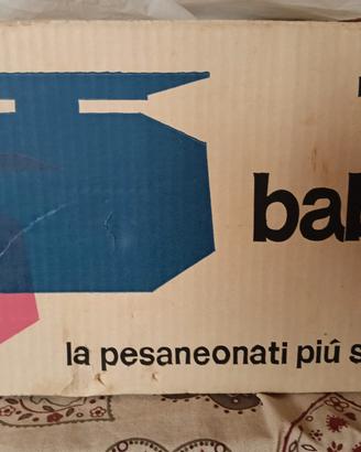Bilancia per neonati vintage