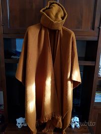 Mantella e cappello nuovi, mai usati