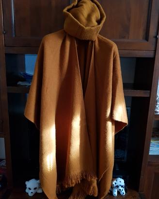 Mantella e cappello nuovi, mai usati