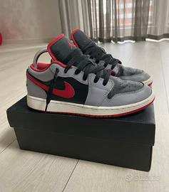 Jordan 1 low nere grige e rosse