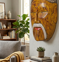 Maschera etnica in legno intagliato