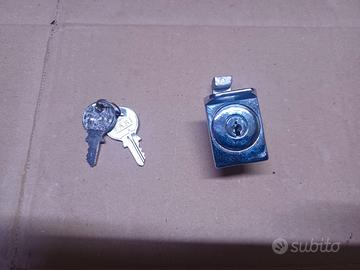 serratura  bauletto Vespa anni 70