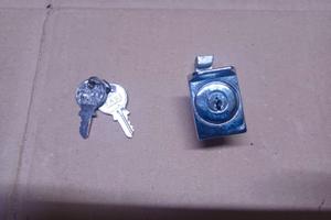 serratura  bauletto Vespa anni 70