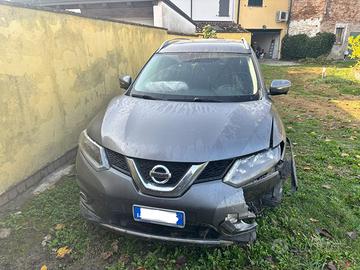 Nissan X trail 1.6 - incidentata intera o a pezzi