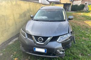 Nissan X trail 1.6 - incidentata intera o a pezzi