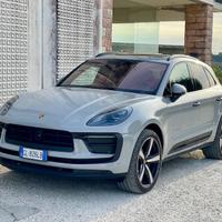 PORSCHE Macan - 2022