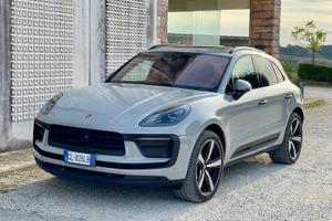 PORSCHE Macan - 2022