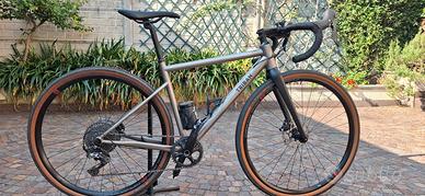 Bici GRAVEL in TITANIO