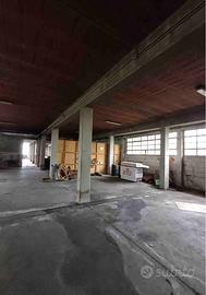 Capannone 1010mq con ampio scoperto