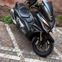 Kymco ak 550