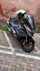 Kymco ak 550