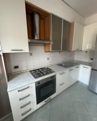 Cucina 3,45 mt + Tavolo 4 sedie + Elettrodomestici