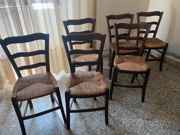 Sei sedie di legno seduta in paglia