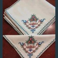 tovaglioli in stoffa, mai usati, ricamati 