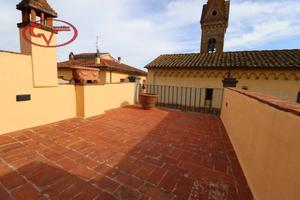 Appartamento di 100 m² con 5 locali a Laterina Per