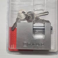 lucchetto blindato di sicurezza nuovo

con 3 chiav