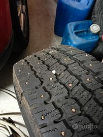 Pneumatici invernali ricoperti 215/80r16