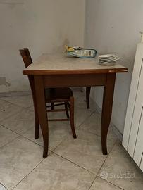 Tavolo e 4 sedie