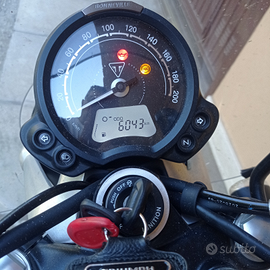 Triumph street twin 900 abs