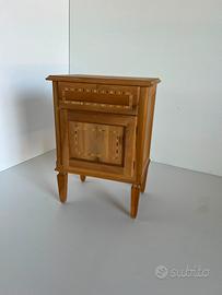 Comodino classico in legno