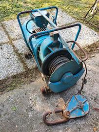 Montacarichi con cavalletti a carrello