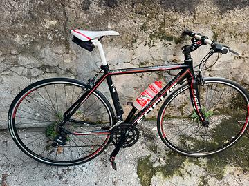 Bici ibrida Focus cerchi 28