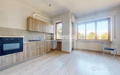 TRILOCALE CON BOX AUTO - SAN PAOLO