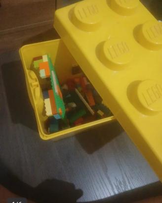 Lego con scatola in tema 