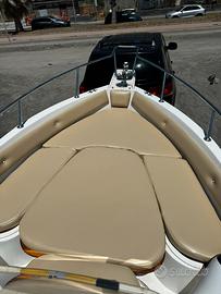 Barca a motore 6,20 m