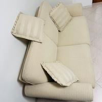 Divano bianco in tessuto