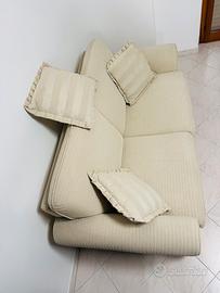 Divano bianco in tessuto