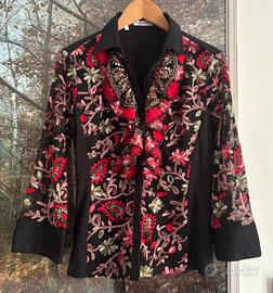 Camicia Nara in pizzo a fiori con rouches
