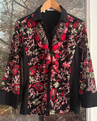 Camicia Nara in pizzo a fiori con rouches
