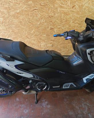 Yamaha T-max 560