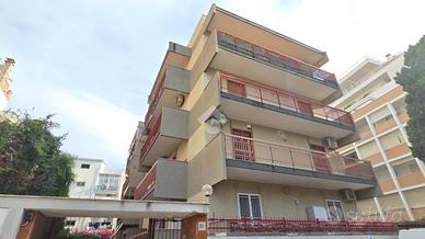 4 LOCALI A BARI