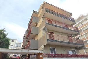 4 LOCALI A BARI