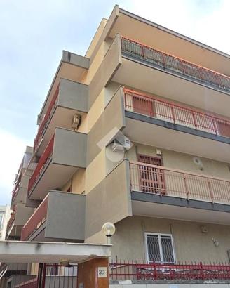 4 LOCALI A BARI
