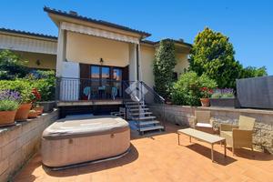 VILLA A SCHIERA A SCARLINO