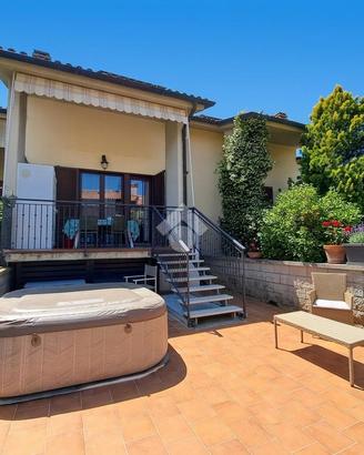 VILLA A SCHIERA A SCARLINO