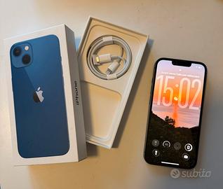 iPhone 13 256gb con scatola e tre cover, perfetto