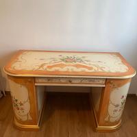 scrivania in stile barocco veneziano