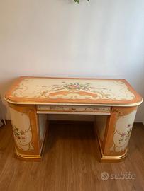 scrivania in stile barocco veneziano