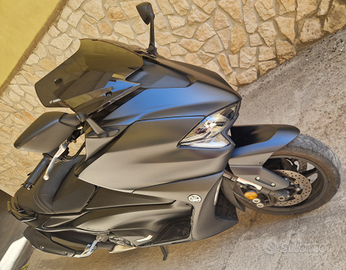 Tmax 560 2020 nero opaco