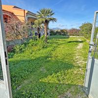Villa bifamiliare con giardino a 5 min dalla spiag
