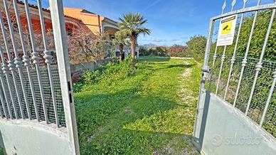 Villa bifamiliare con giardino a 5 min dalla spiag