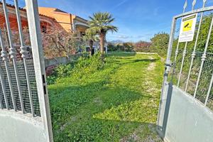 Villa bifamiliare con giardino a 5 min dalla spiag