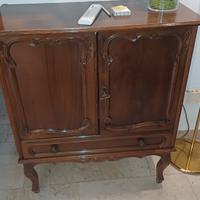 mobiletto in noce a due ante con due ripiani