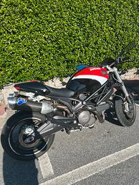 Ducati Monster 696