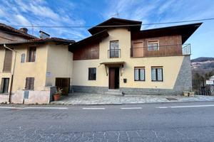 Villa di 493 m² con più di 5 locali e box auto a B