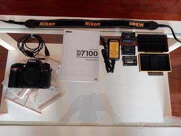 Nikon D 7100 più accessori  con 2367 scatti